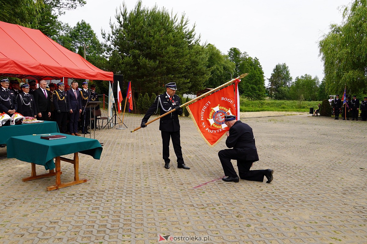 100-lecie OSP Brodowe Łąki. Jednostka otrzymała sztandar [24.06.2023] - zdjęcie #34 - eOstroleka.pl