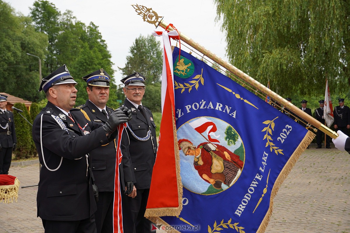 100-lecie OSP Brodowe Łąki. Jednostka otrzymała sztandar [24.06.2023] - zdjęcie #24 - eOstroleka.pl