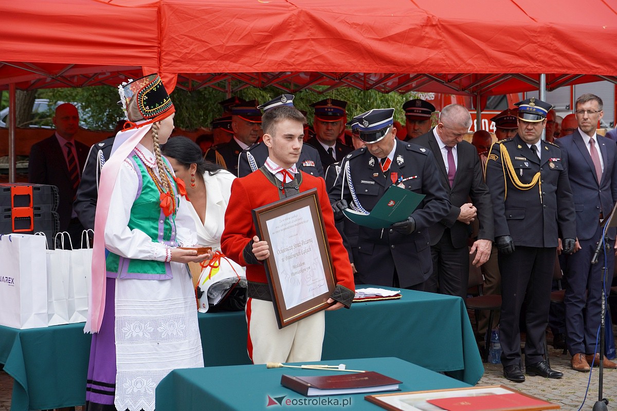 100-lecie OSP Brodowe Łąki. Jednostka otrzymała sztandar [24.06.2023] - zdjęcie #18 - eOstroleka.pl