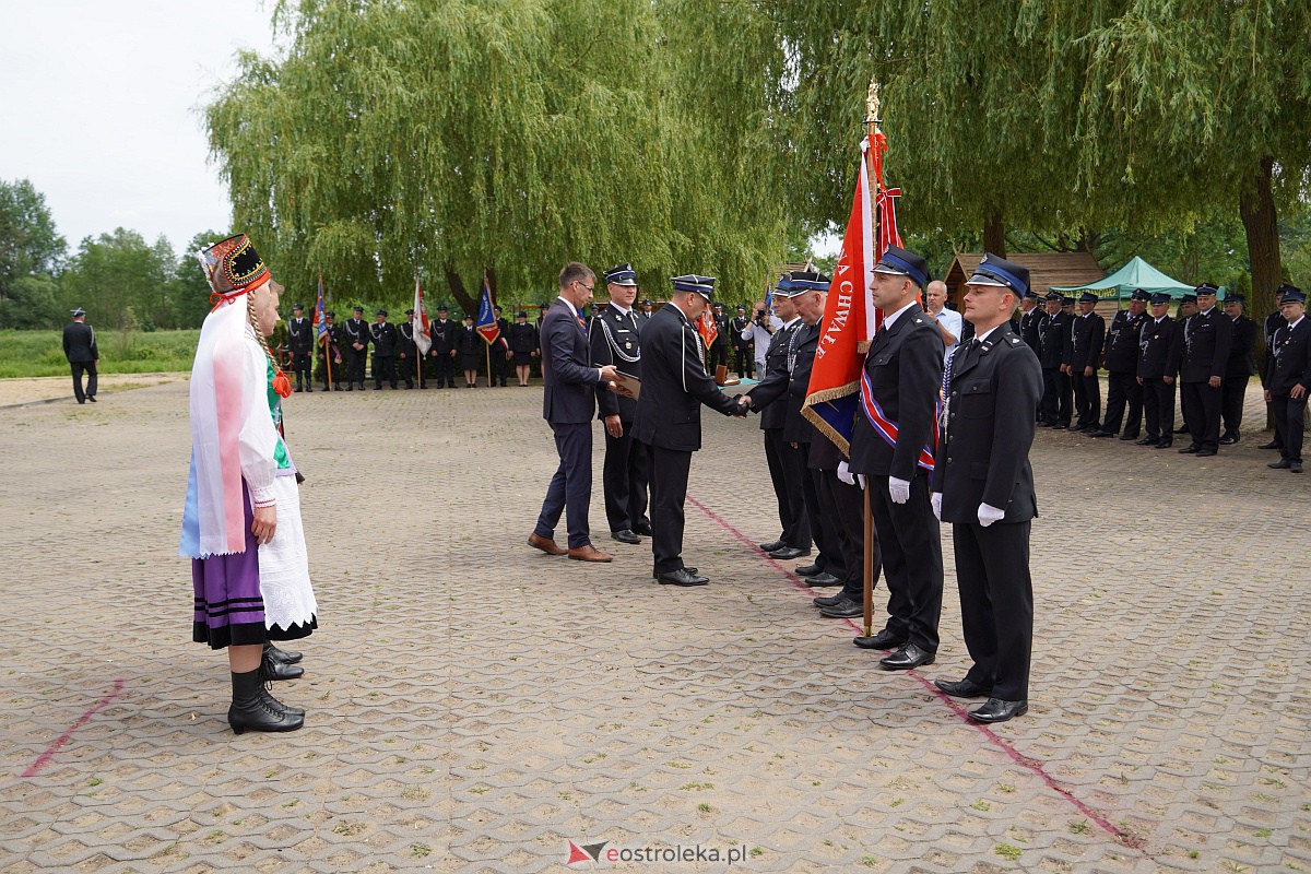 100-lecie OSP Brodowe Łąki. Jednostka otrzymała sztandar [24.06.2023] - zdjęcie #15 - eOstroleka.pl