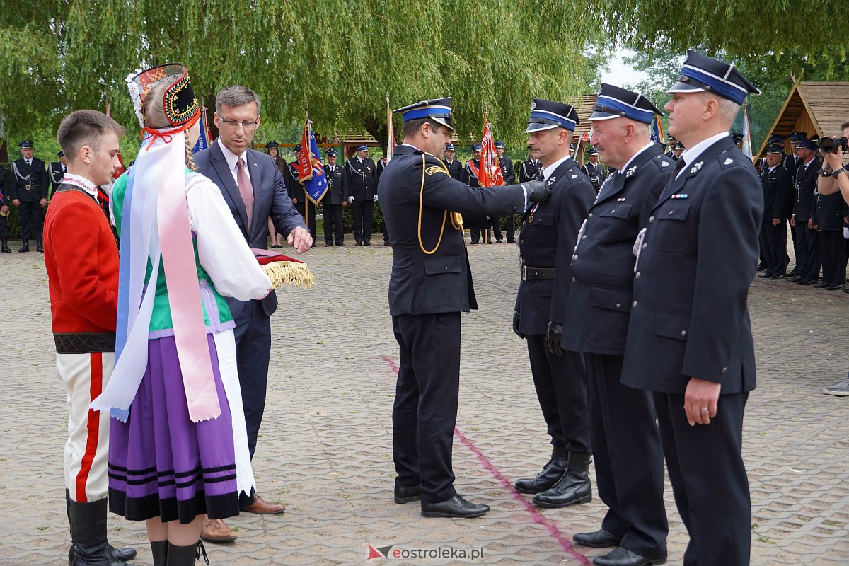 100-lecie OSP Brodowe Łąki. Jednostka otrzymała sztandar [24.06.2023] - zdjęcie #9 - eOstroleka.pl