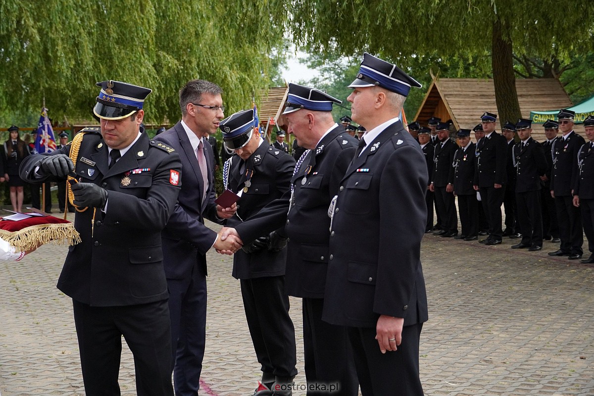 100-lecie OSP Brodowe Łąki. Jednostka otrzymała sztandar [24.06.2023] - zdjęcie #4 - eOstroleka.pl