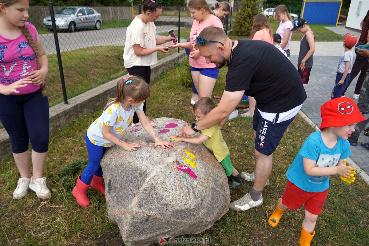 Malowanie na kamieniu - Konkurs rodzinny w Janochach [25.06.2023] - zdjęcie #19 - eOstroleka.pl