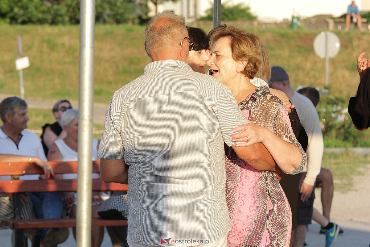 Potańcówka na plaży miejskiej w Ostrołęce [25.06.2023] - zdjęcie #49 - eOstroleka.pl
