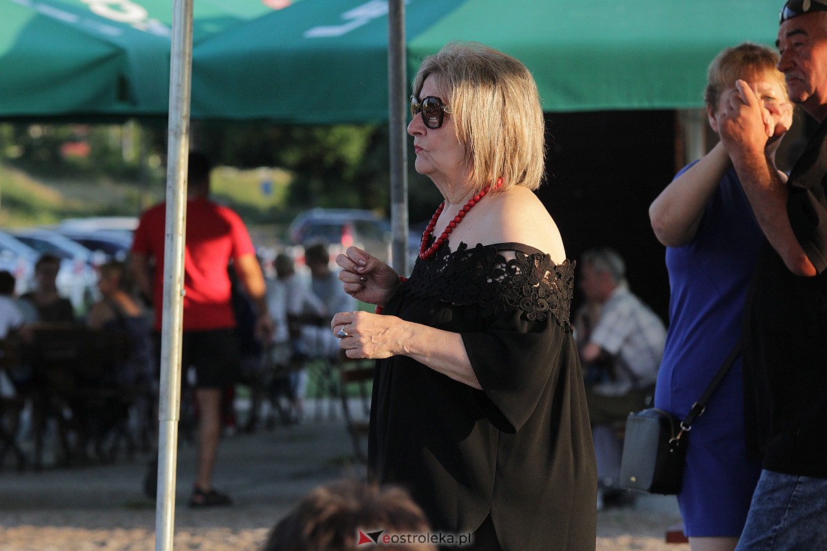 Potańcówka na plaży miejskiej w Ostrołęce [25.06.2023] - zdjęcie #46 - eOstroleka.pl