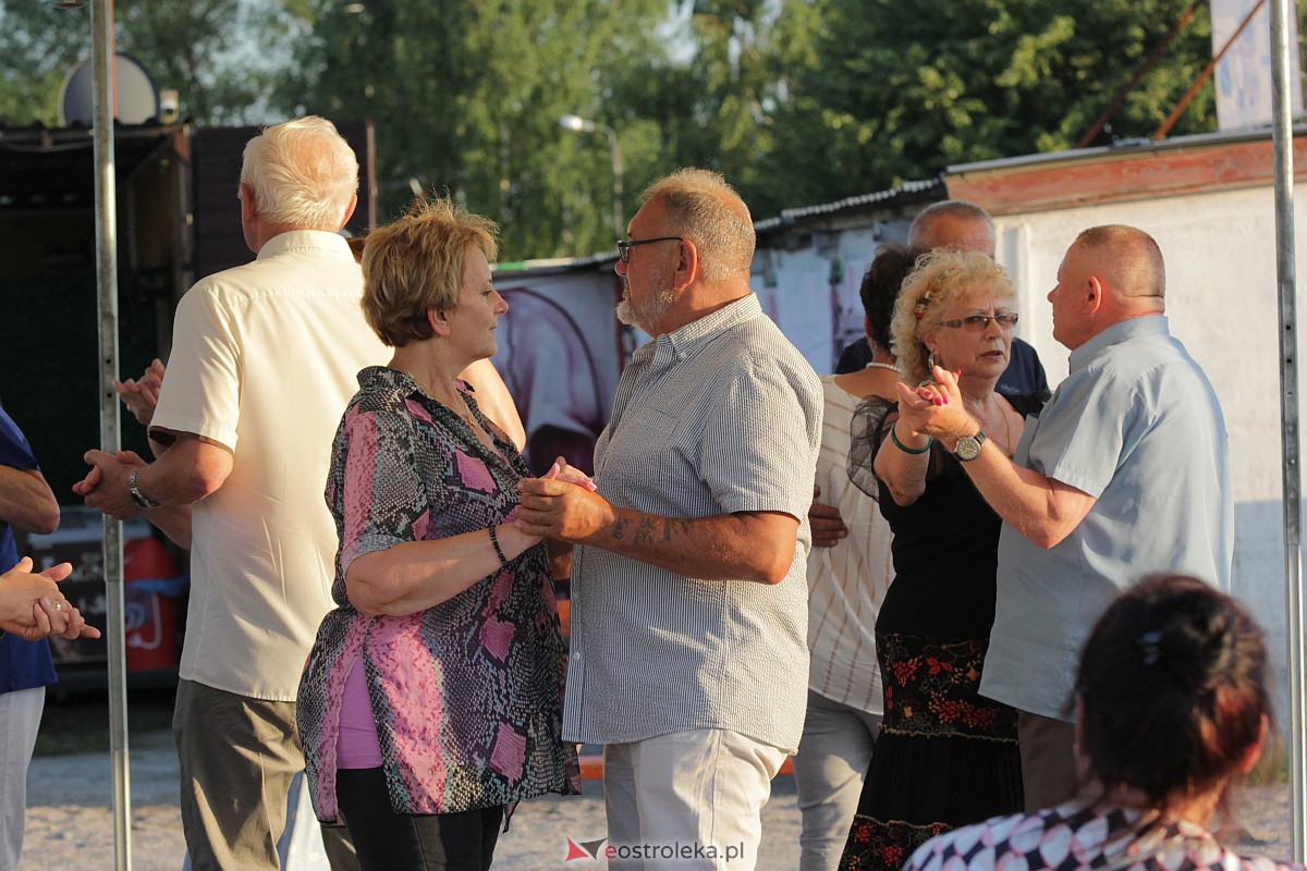 Potańcówka na plaży miejskiej w Ostrołęce [25.06.2023] - zdjęcie #45 - eOstroleka.pl