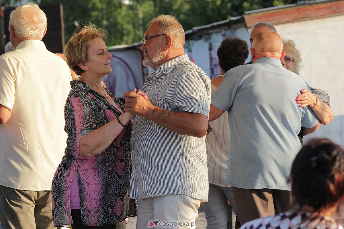 Potańcówka na plaży miejskiej w Ostrołęce [25.06.2023] - zdjęcie #44 - eOstroleka.pl