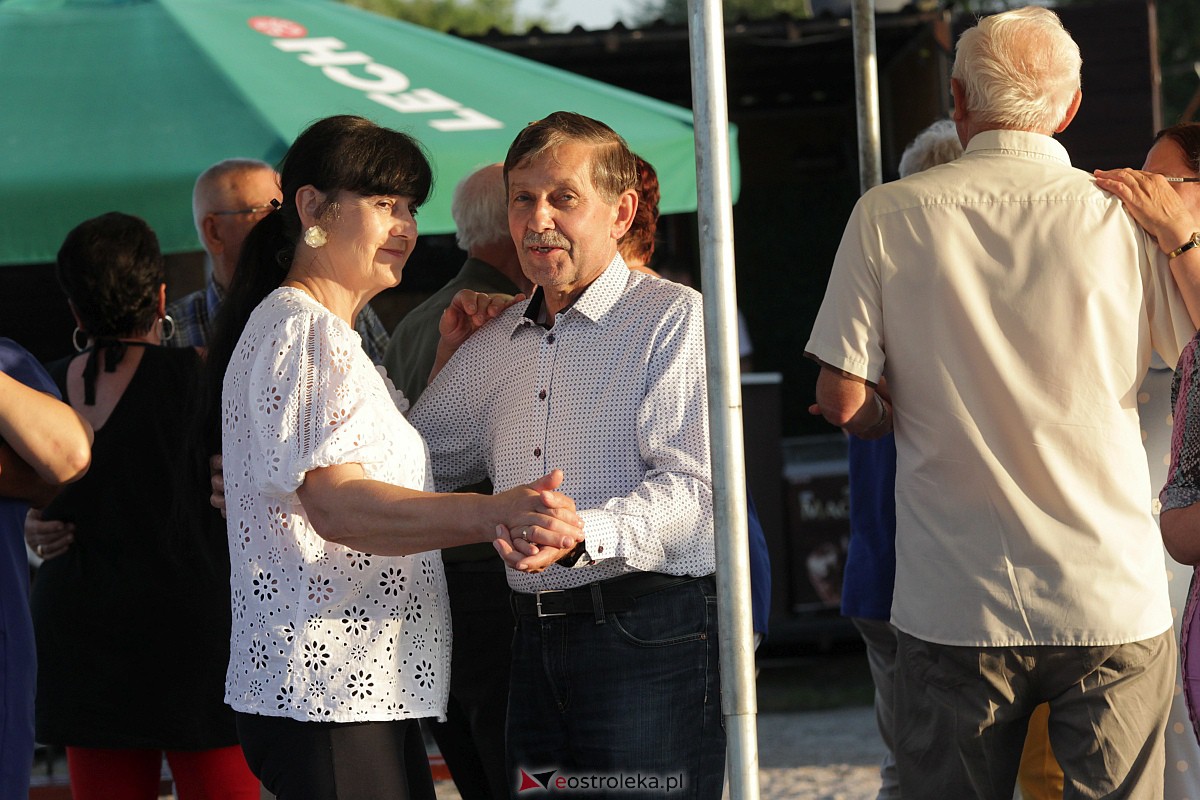 Potańcówka na plaży miejskiej w Ostrołęce [25.06.2023] - zdjęcie #43 - eOstroleka.pl