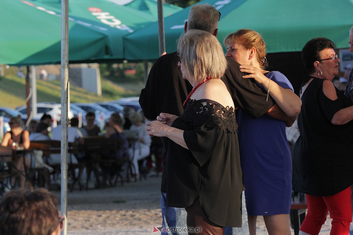 Potańcówka na plaży miejskiej w Ostrołęce [25.06.2023] - zdjęcie #42 - eOstroleka.pl