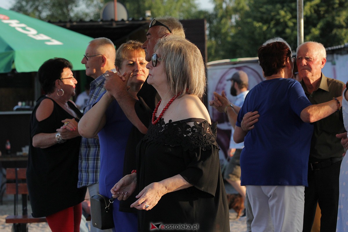 Potańcówka na plaży miejskiej w Ostrołęce [25.06.2023] - zdjęcie #36 - eOstroleka.pl
