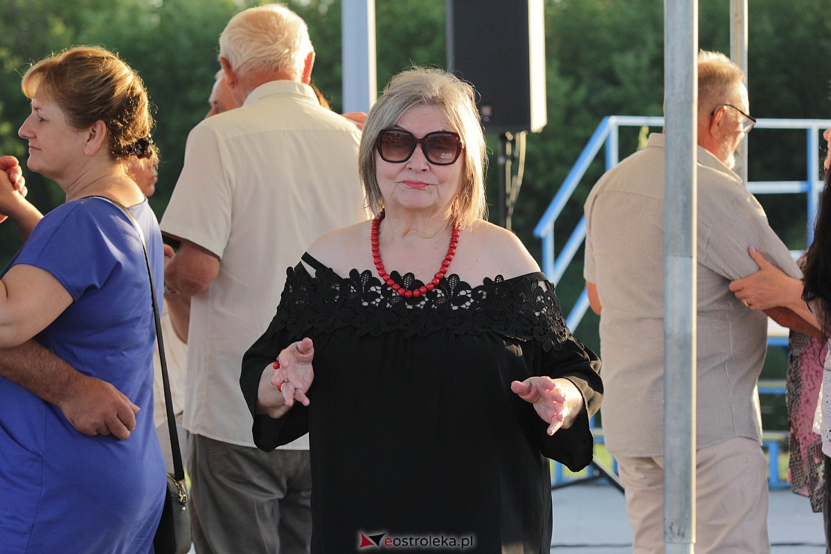 Potańcówka na plaży miejskiej w Ostrołęce [25.06.2023] - zdjęcie #33 - eOstroleka.pl