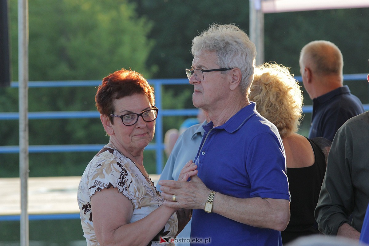 Potańcówka na plaży miejskiej w Ostrołęce [25.06.2023] - zdjęcie #27 - eOstroleka.pl