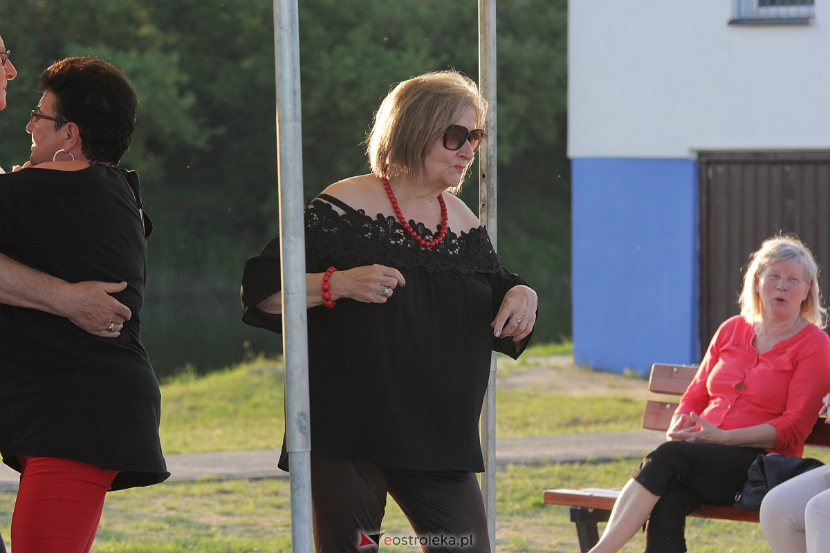 Potańcówka na plaży miejskiej w Ostrołęce [25.06.2023] - zdjęcie #23 - eOstroleka.pl