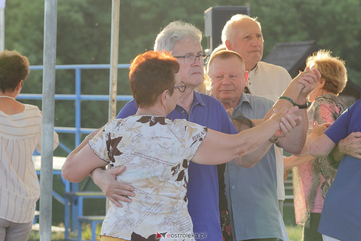 Potańcówka na plaży miejskiej w Ostrołęce [25.06.2023] - zdjęcie #21 - eOstroleka.pl