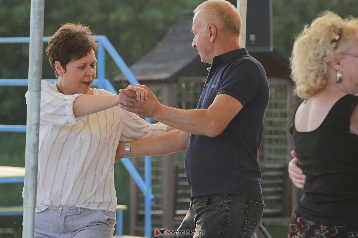 Potańcówka na plaży miejskiej w Ostrołęce [25.06.2023] - zdjęcie #18 - eOstroleka.pl
