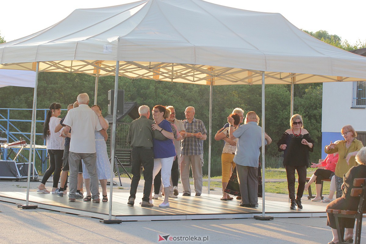 Potańcówka na plaży miejskiej w Ostrołęce [25.06.2023] - zdjęcie #16 - eOstroleka.pl