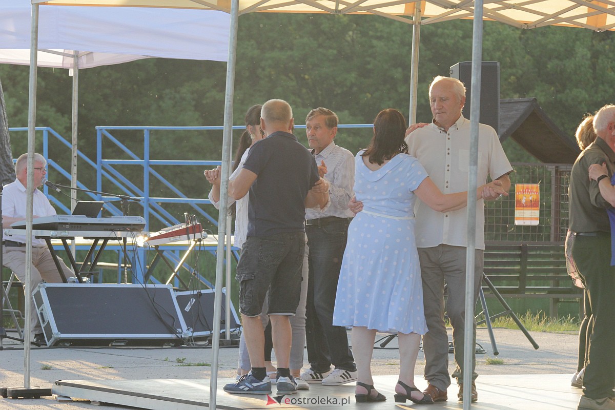 Potańcówka na plaży miejskiej w Ostrołęce [25.06.2023] - zdjęcie #14 - eOstroleka.pl