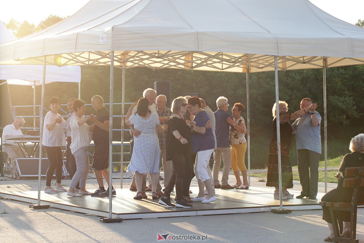 Potańcówka na plaży miejskiej w Ostrołęce [25.06.2023] - zdjęcie #10 - eOstroleka.pl