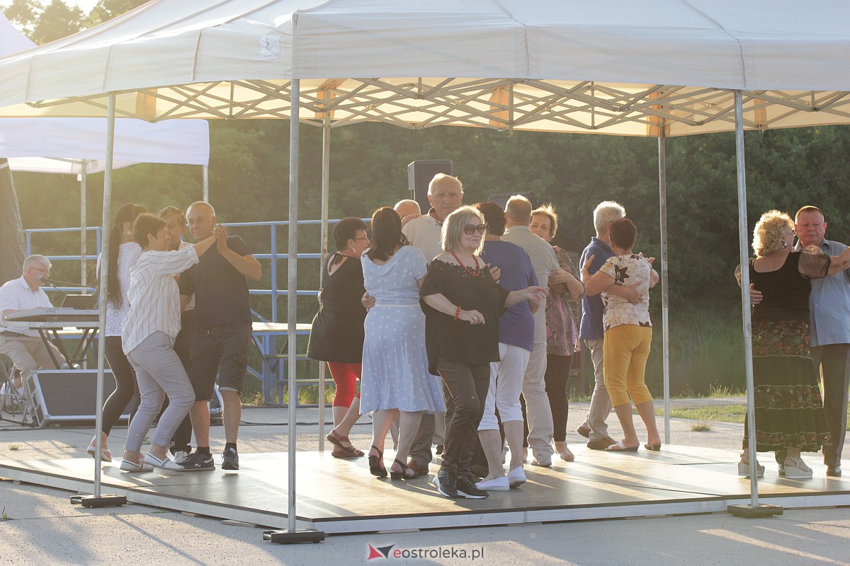 Potańcówka na plaży miejskiej w Ostrołęce [25.06.2023] - zdjęcie #9 - eOstroleka.pl