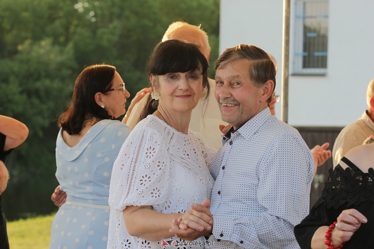 Potańcówka na plaży miejskiej w Ostrołęce [25.06.2023] - zdjęcie #8 - eOstroleka.pl