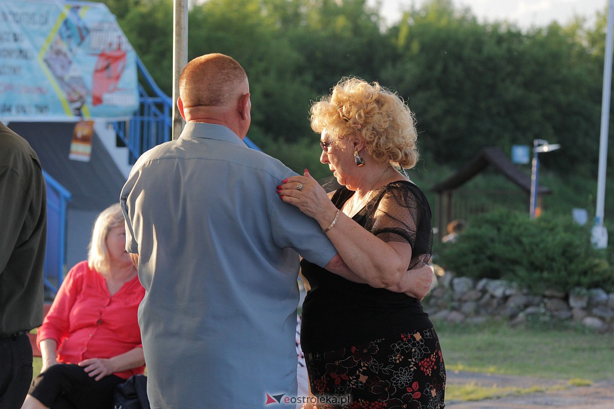 Potańcówka na plaży miejskiej w Ostrołęce [25.06.2023] - zdjęcie #6 - eOstroleka.pl
