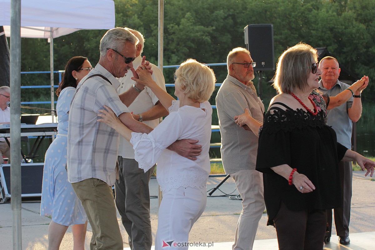 Potańcówka na plaży miejskiej w Ostrołęce [25.06.2023] - zdjęcie #5 - eOstroleka.pl