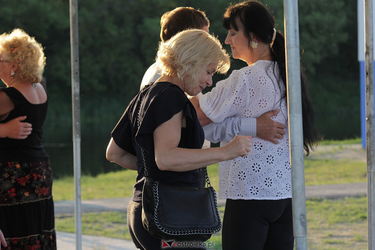 Potańcówka na plaży miejskiej w Ostrołęce [25.06.2023] - zdjęcie #3 - eOstroleka.pl