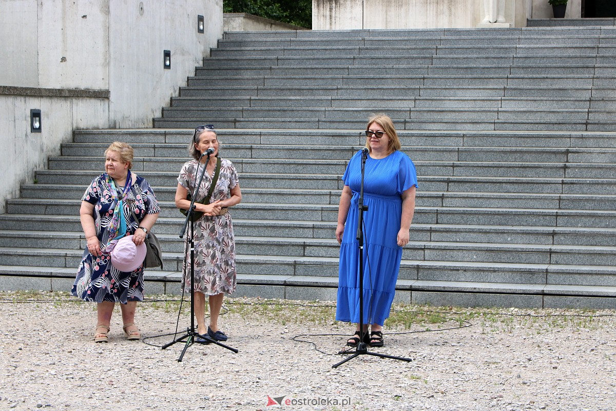 Monika Richardson na Pikniku Literackim w Ostrołęce [25.06.2023] - zdjęcie #1 - eOstroleka.pl