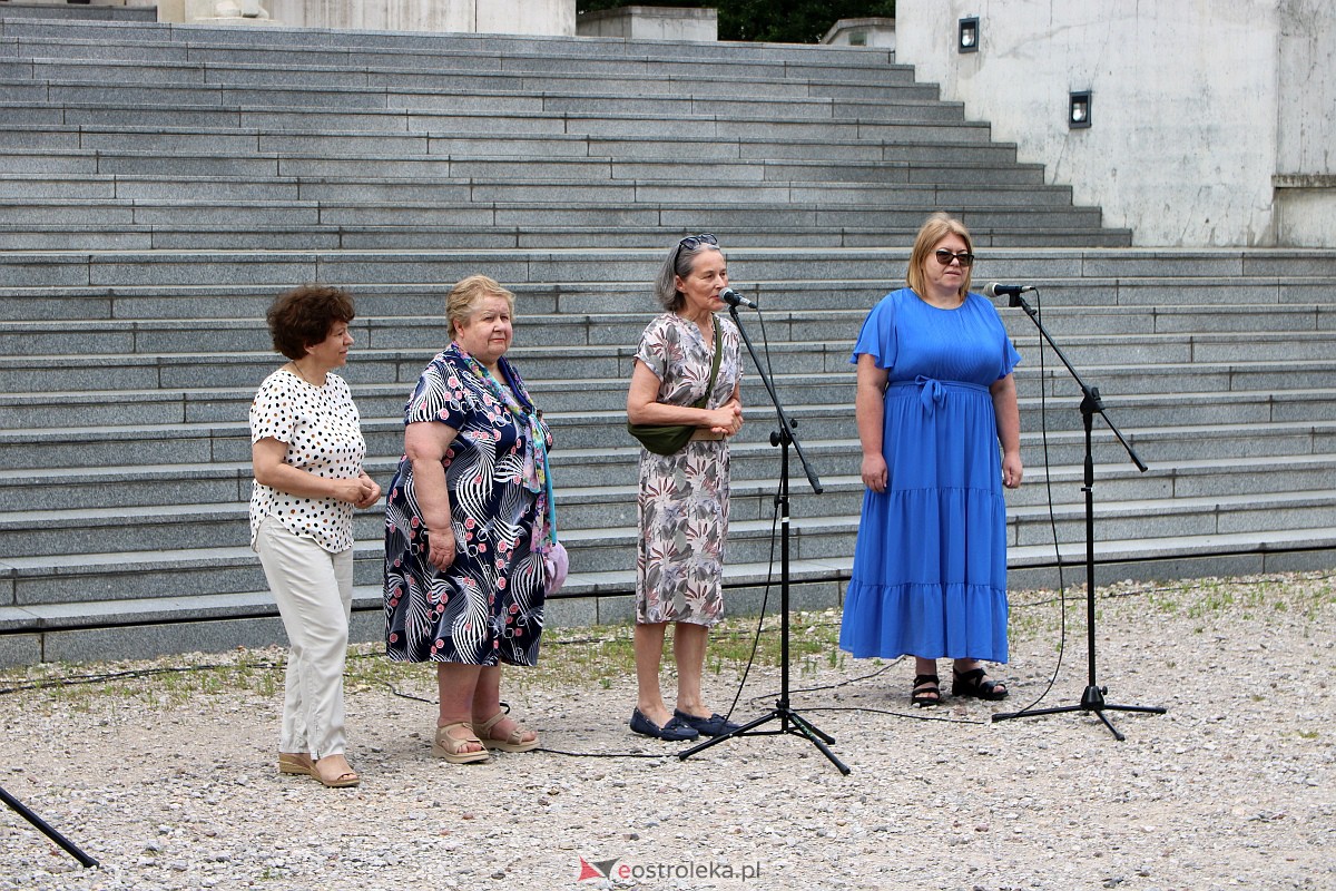 Monika Richardson na Pikniku Literackim w Ostrołęce [25.06.2023] - zdjęcie #6 - eOstroleka.pl