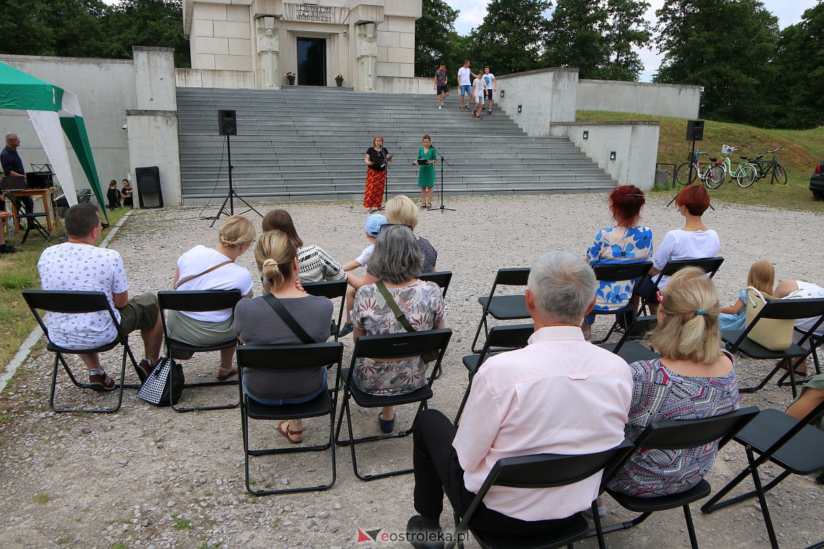 Monika Richardson na Pikniku Literackim w Ostrołęce [25.06.2023] - zdjęcie #28 - eOstroleka.pl