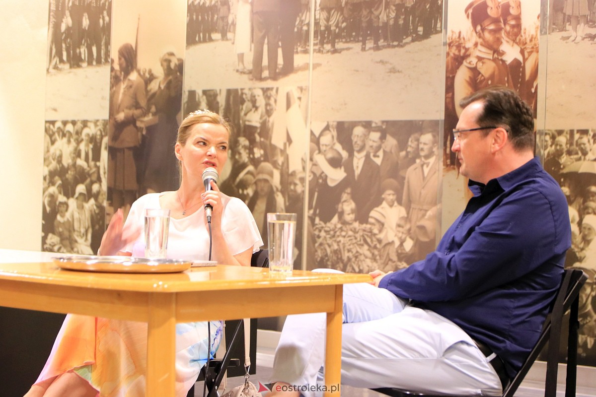 Monika Richardson na Pikniku Literackim w Ostrołęce [25.06.2023] - zdjęcie #13 - eOstroleka.pl