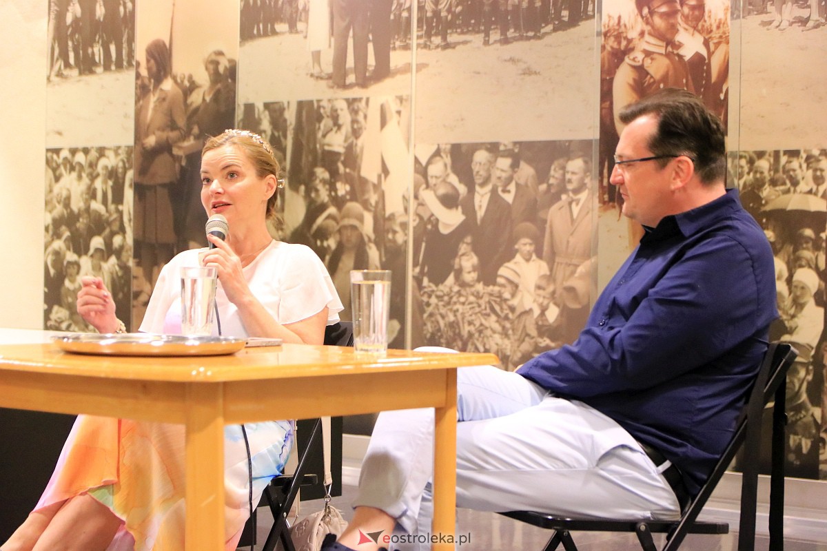 Monika Richardson na Pikniku Literackim w Ostrołęce [25.06.2023] - zdjęcie #12 - eOstroleka.pl