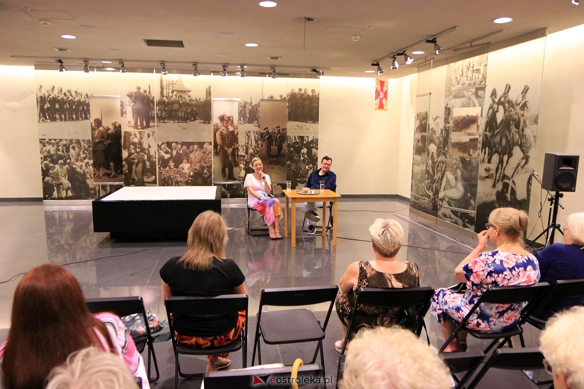 Monika Richardson na Pikniku Literackim w Ostrołęce [25.06.2023] - zdjęcie #5 - eOstroleka.pl
