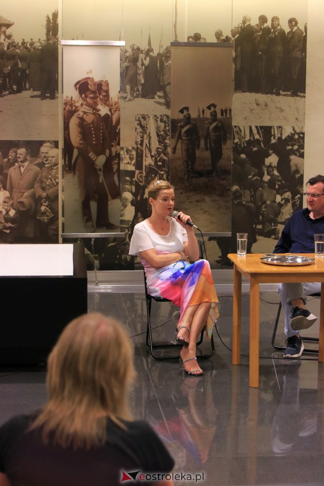 Monika Richardson na Pikniku Literackim w Ostrołęce [25.06.2023] - zdjęcie #4 - eOstroleka.pl