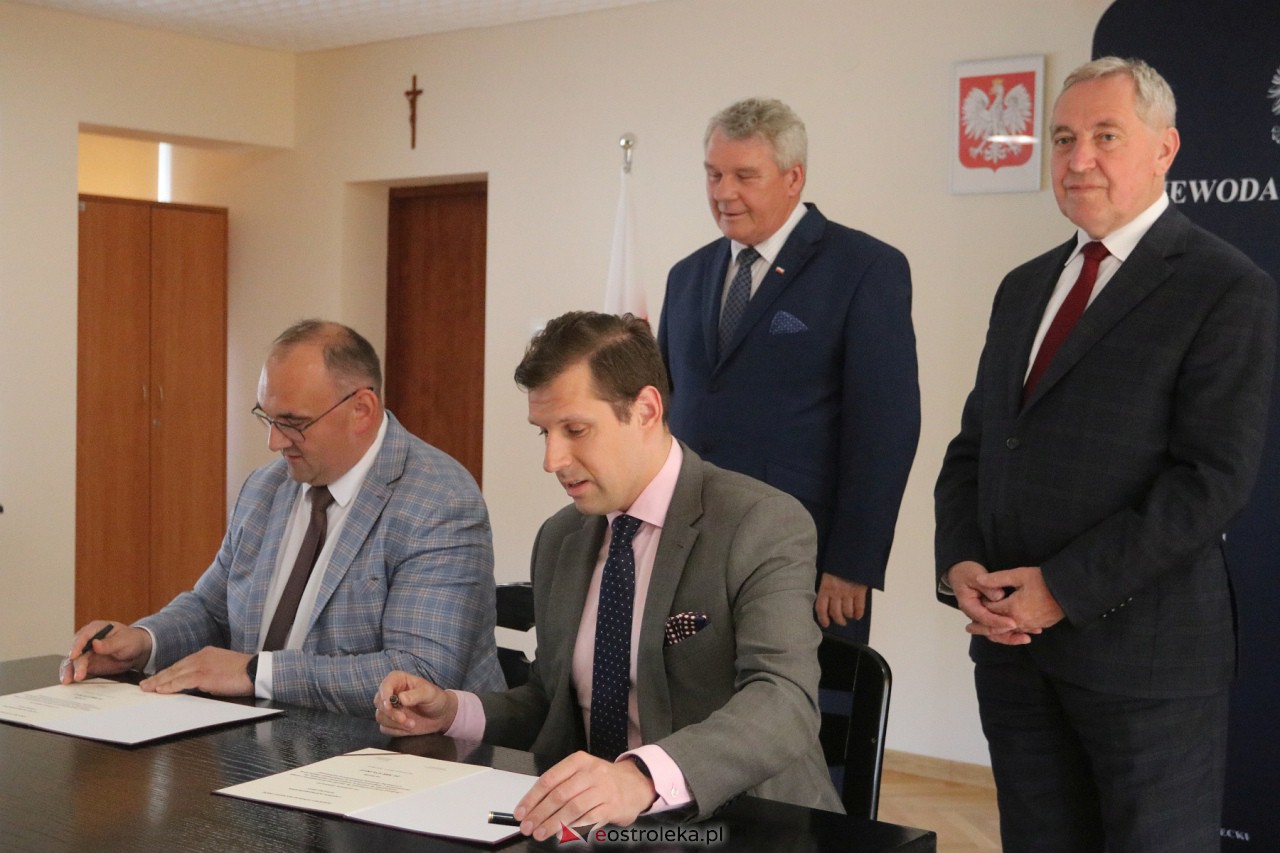 Podpisanie umów z samorządami [26.06.2023] - zdjęcie #39 - eOstroleka.pl