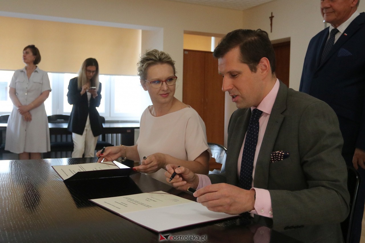 Podpisanie umów z samorządami [26.06.2023] - zdjęcie #28 - eOstroleka.pl