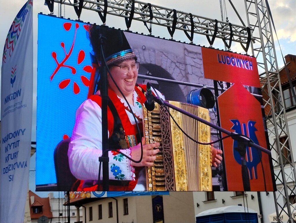 57. Ogólnopolski Festiwal Kapel i Śpiewaków Ludowych w Kazimierzu Dolnym [28.06.2023] - zdjęcie #5 - eOstroleka.pl