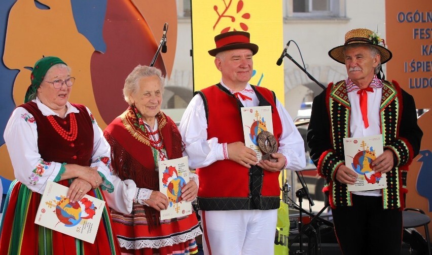 57. Ogólnopolski Festiwal Kapel i Śpiewaków Ludowych w Kazimierzu Dolnym [28.06.2023] - zdjęcie #6 - eOstroleka.pl