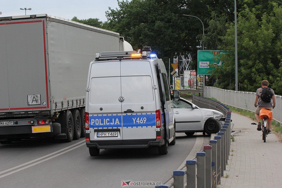 Wypadek na moście im. kardynała Wyszyńskiego w Ostrołęce [30.06.2023] - zdjęcie #15 - eOstroleka.pl