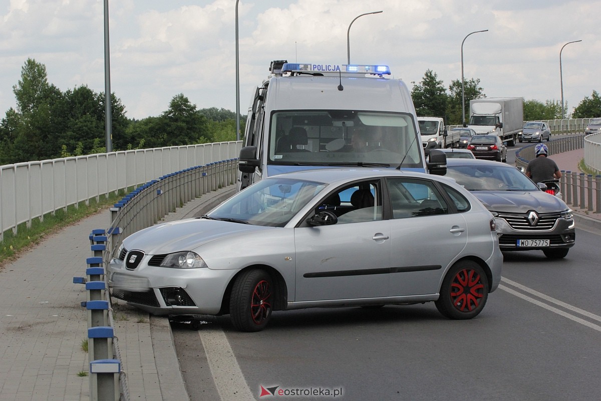 Wypadek na moście im. kardynała Wyszyńskiego w Ostrołęce [30.06.2023] - zdjęcie #9 - eOstroleka.pl