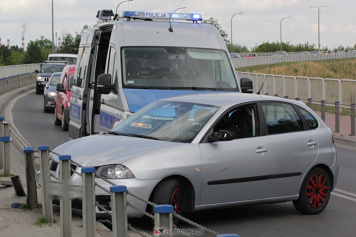 Wypadek na moście im. kardynała Wyszyńskiego w Ostrołęce [30.06.2023] - zdjęcie #7 - eOstroleka.pl