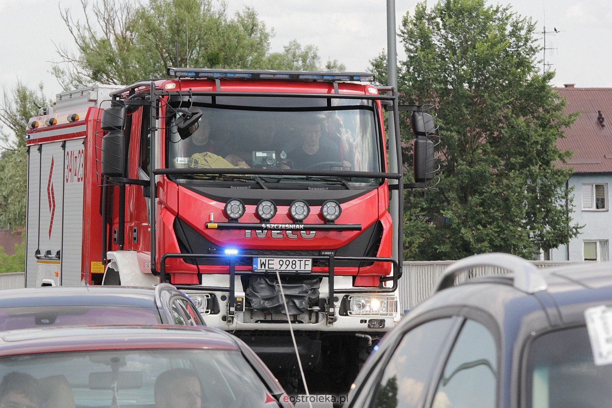 Wypadek na moście im. kardynała Wyszyńskiego w Ostrołęce [30.06.2023] - zdjęcie #2 - eOstroleka.pl