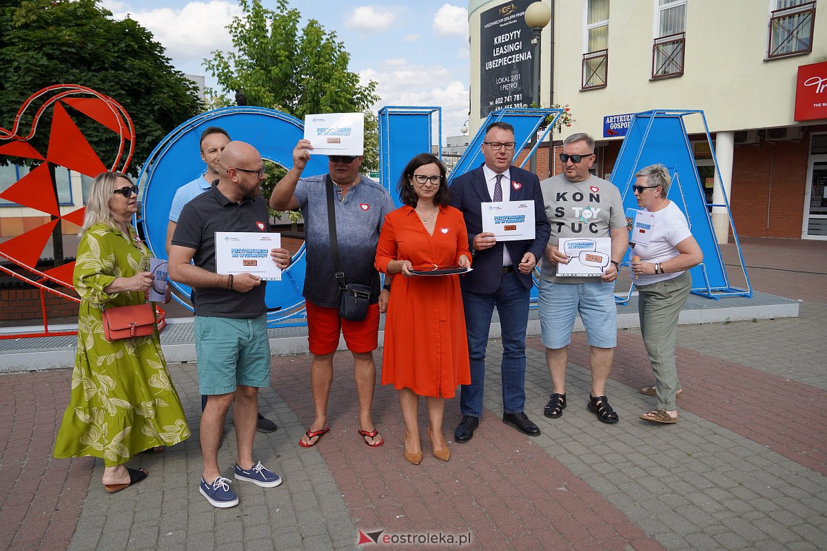 Akcja Koalicji Obywatelskiej Pilnuję wyborów - Kamila Gasiuk-Pihowicz w Ostrołęce [1.07.2023] - zdjęcie #11 - eOstroleka.pl