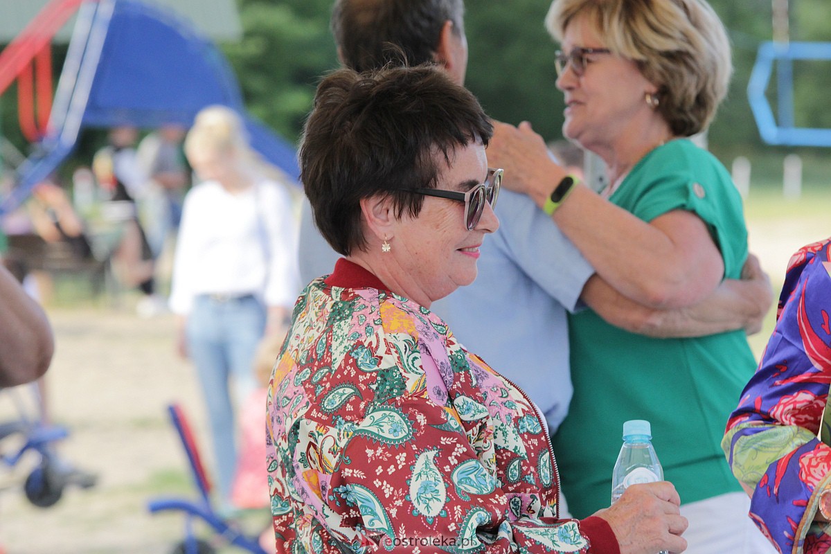 Potańcówka na plaży miejskiej. Królowały rytmy z lat 20-tych [02.07.2023] - zdjęcie #43 - eOstroleka.pl