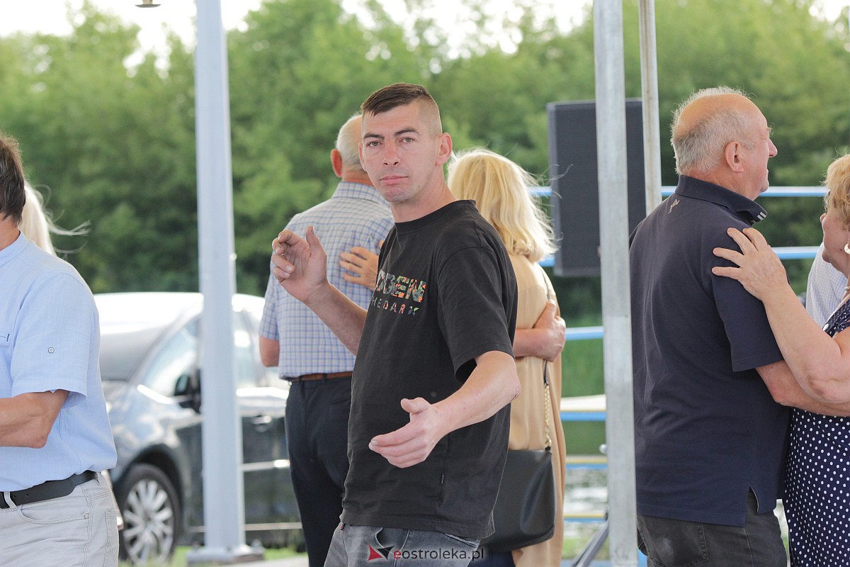 Potańcówka na plaży miejskiej. Królowały rytmy z lat 20-tych [02.07.2023] - zdjęcie #38 - eOstroleka.pl