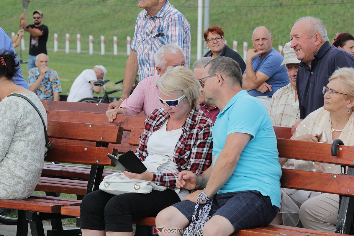 Potańcówka na plaży miejskiej. Królowały rytmy z lat 20-tych [02.07.2023] - zdjęcie #26 - eOstroleka.pl