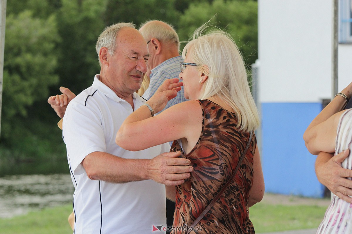 Potańcówka na plaży miejskiej. Królowały rytmy z lat 20-tych [02.07.2023] - zdjęcie #18 - eOstroleka.pl