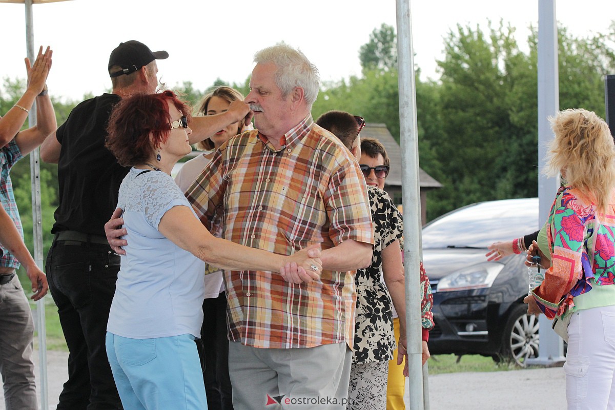 Potańcówka na plaży miejskiej. Królowały rytmy z lat 20-tych [02.07.2023] - zdjęcie #51 - eOstroleka.pl