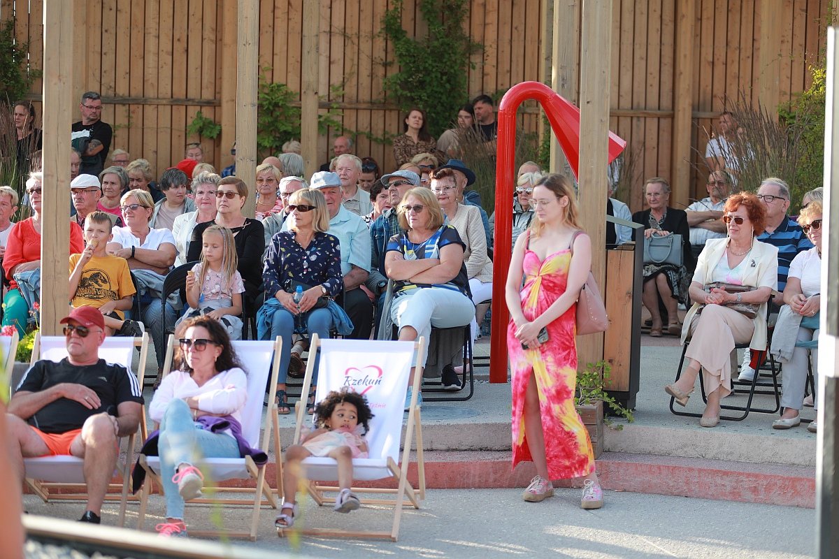 Lato w tężni - recital Anety Żebrowskiej i jej zespołu [02.07.2023] - zdjęcie #65 - eOstroleka.pl