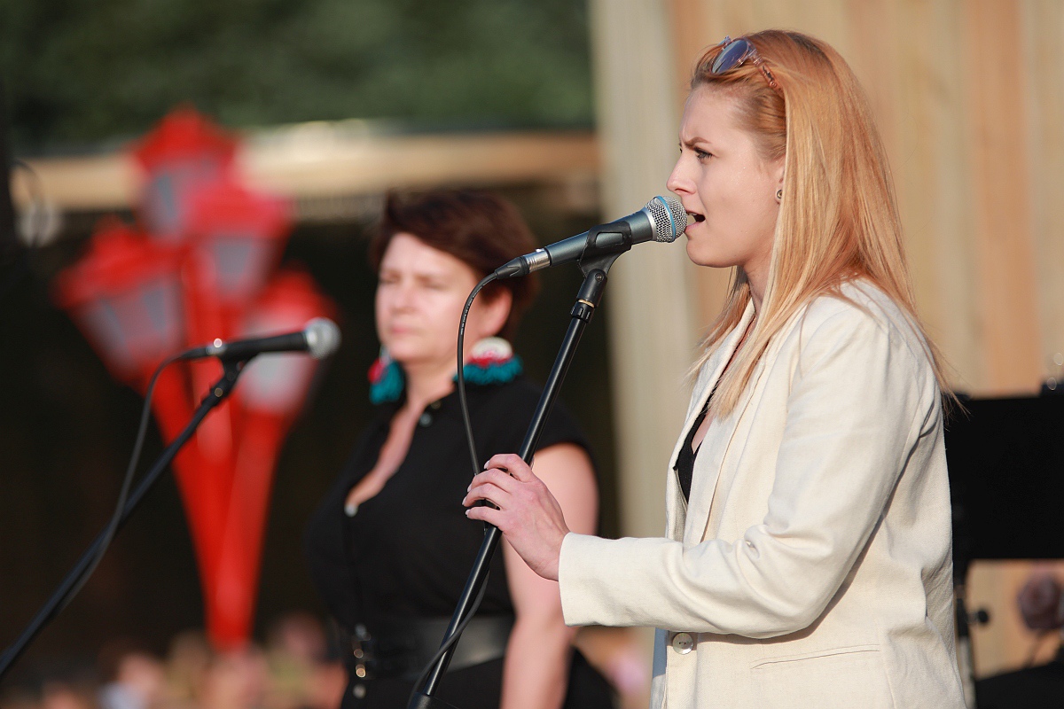 Lato w tężni - recital Anety Żebrowskiej i jej zespołu [02.07.2023] - zdjęcie #58 - eOstroleka.pl